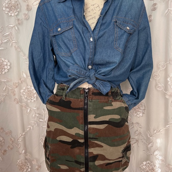 Forever 21 sz S, camo print, mini skirt with pockets. - Picture 5 of 11